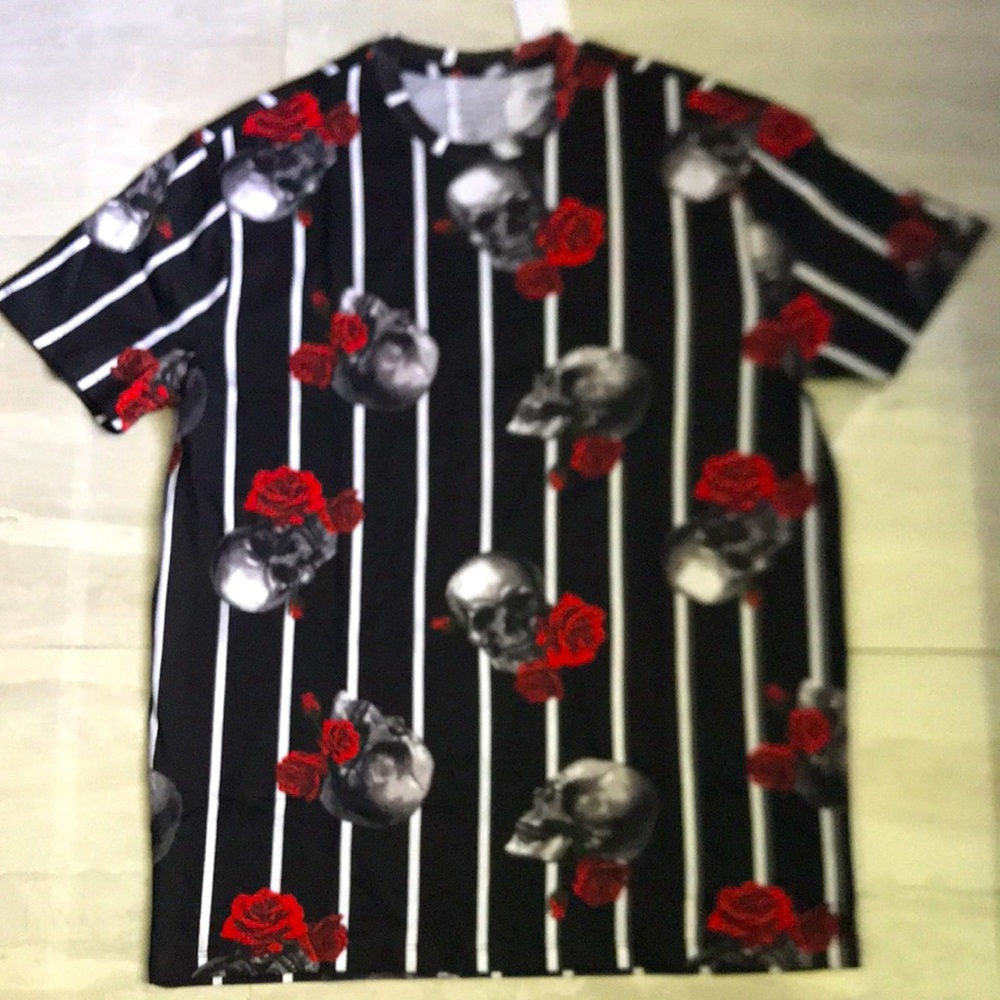 (Black) Skulls & Roses T-Shirt